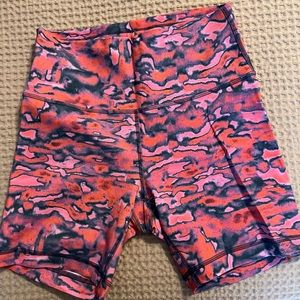 Lululemon Wunder Train High-Rise Short 8”